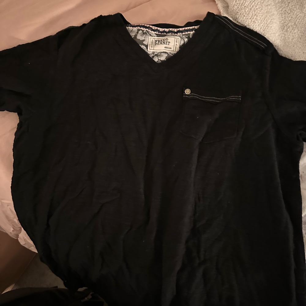 Men’s medium free planet t